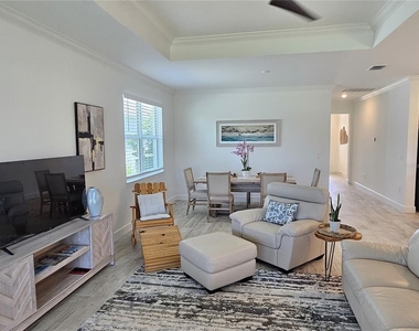 17925 Nadine Place - Photo Thumbnail 8