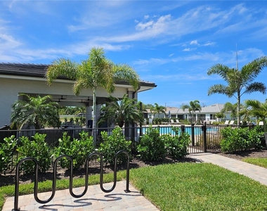 17925 Nadine Place - Photo Thumbnail 34