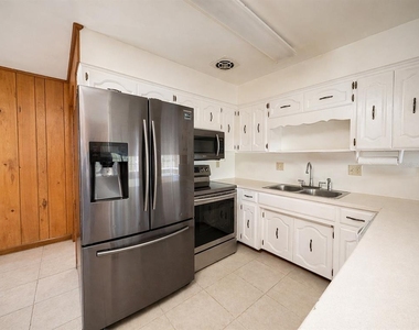 728 Lake Ned Road - Photo Thumbnail 7