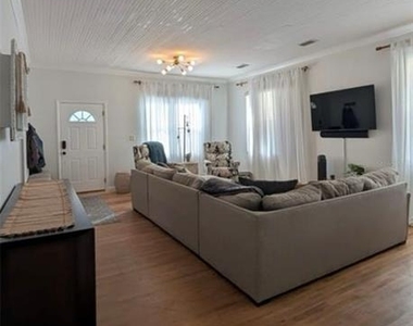 1520 E 21st Ave - Photo Thumbnail 5