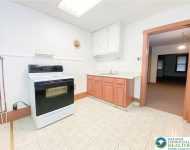 326 Lehigh Avenue - Photo Thumbnail 4