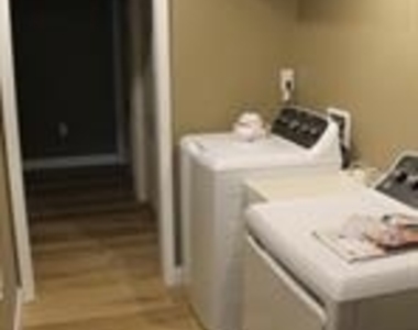 2620 Mountain Lane - Photo Thumbnail 7