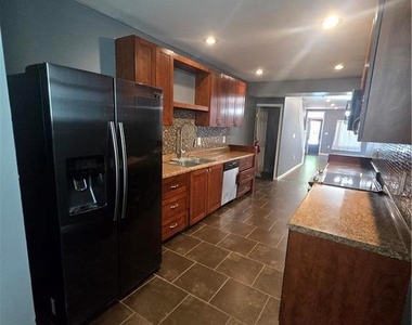 856 N 8th Street - Photo Thumbnail 2