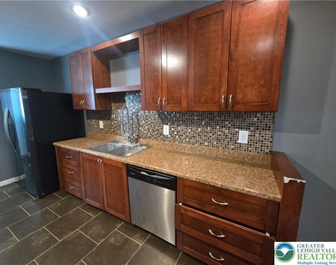 856 N 8th Street - Photo Thumbnail 4