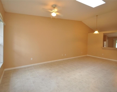 69 Rose Drive - Photo Thumbnail 6