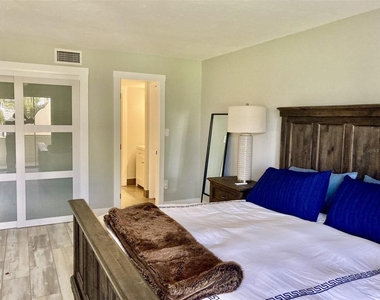 6114 43rd Street W - Photo Thumbnail 9
