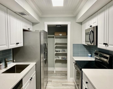 6114 43rd Street W - Photo Thumbnail 7