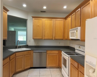 3429 Parkridge Circle - Photo Thumbnail 3