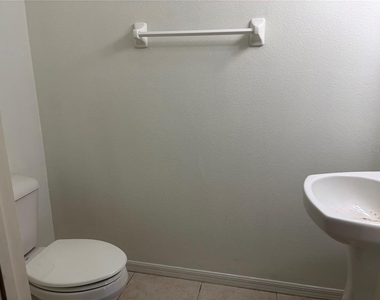 3429 Parkridge Circle - Photo Thumbnail 6
