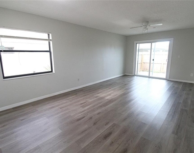 4812 27th Street W - Photo Thumbnail 6