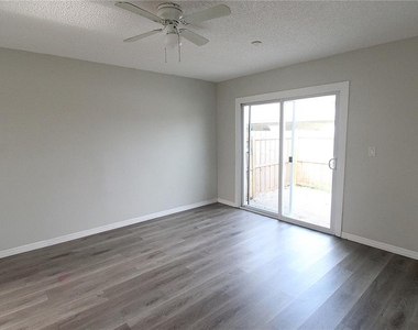 4812 27th Street W - Photo Thumbnail 7