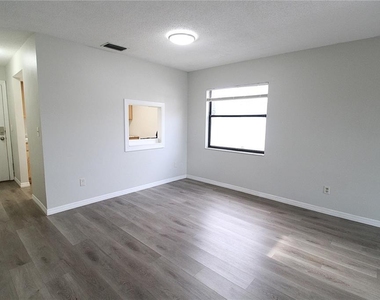 4812 27th Street W - Photo Thumbnail 5
