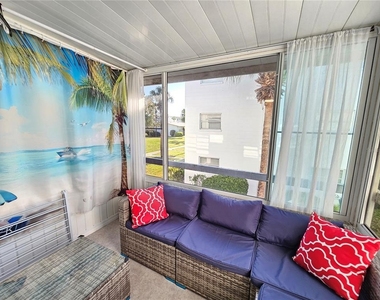5896 Palm Lane - Photo Thumbnail 12