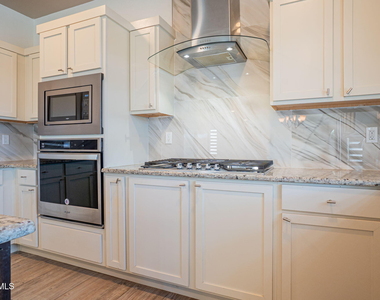 1126 Ismael Robles Street - Photo Thumbnail 6