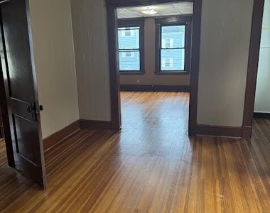 1120 Baldwin Street - Photo Thumbnail 3