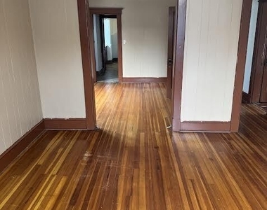 1120 Baldwin Street - Photo Thumbnail 2