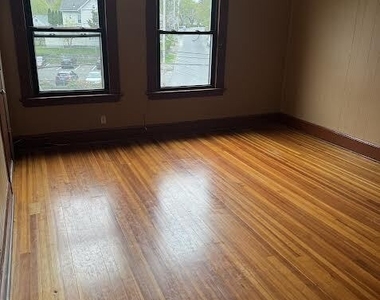 1120 Baldwin Street - Photo Thumbnail 4