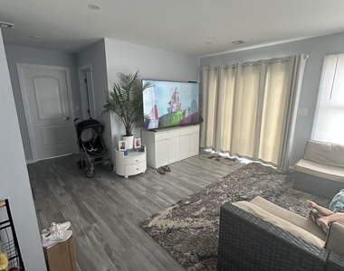 180 Pleasantview Avenue - Photo Thumbnail 7