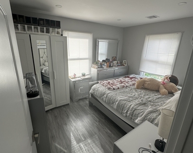 180 Pleasantview Avenue - Photo Thumbnail 12