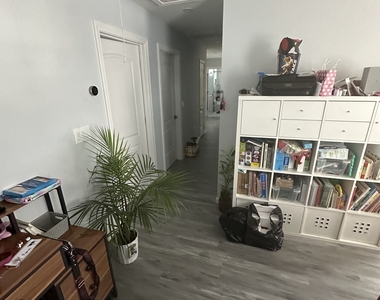 180 Pleasantview Avenue - Photo Thumbnail 2