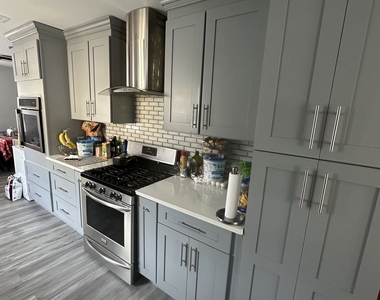 180 Pleasantview Avenue - Photo Thumbnail 5