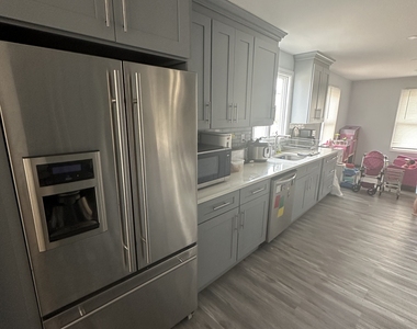 180 Pleasantview Avenue - Photo Thumbnail 6
