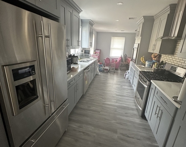 180 Pleasantview Avenue - Photo Thumbnail 4