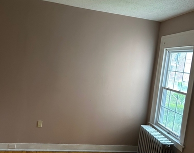 82-84 Glendale Avenue - Photo Thumbnail 4