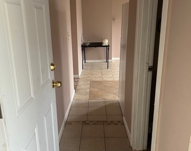 82-84 Glendale Avenue - Photo Thumbnail 5