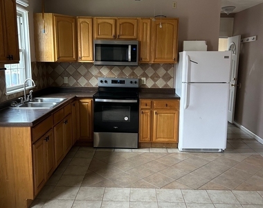 82-84 Glendale Avenue - Photo Thumbnail 6