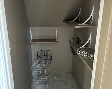 82-84 Glendale Avenue - Photo Thumbnail 8