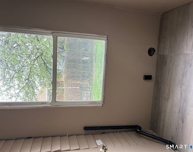 82-84 Glendale Avenue - Photo Thumbnail 7