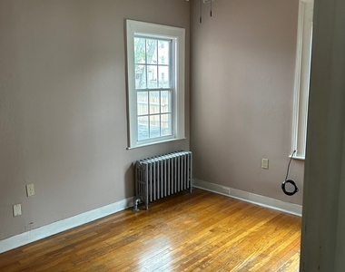 82-84 Glendale Avenue - Photo Thumbnail 3