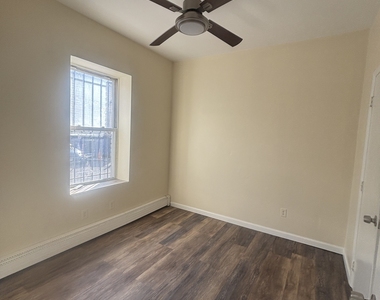 1804 Barnum Avenue - Photo Thumbnail 4