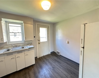 201 Elm St - Photo Thumbnail 5