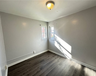 201 Elm St - Photo Thumbnail 7