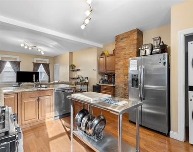 2818 Edwards Way - Photo Thumbnail 4