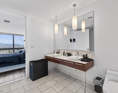 4471 Dean Martin Drive - Photo Thumbnail 7