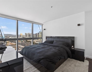4471 Dean Martin Drive - Photo Thumbnail 5