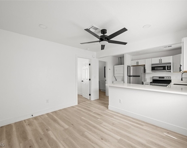 623 N 10th Street - Photo Thumbnail 3