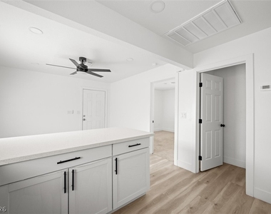 623 N 10th Street - Photo Thumbnail 8