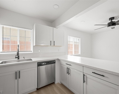 623 N 10th Street - Photo Thumbnail 7