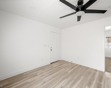 623 N 10th Street - Photo Thumbnail 4