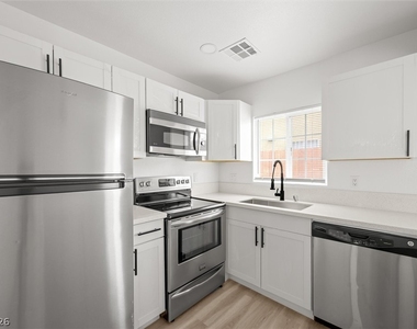 623 N 10th Street - Photo Thumbnail 5