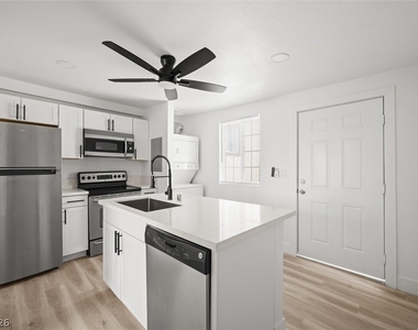 623 N 10th Street - Photo Thumbnail 2