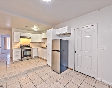 3912 Torsby Place - Photo Thumbnail 2
