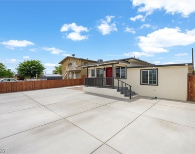 623 N 10th Street - Photo Thumbnail 3