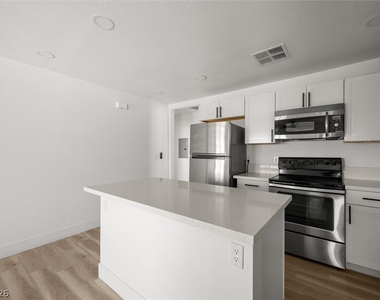 623 N 10th Street - Photo Thumbnail 7