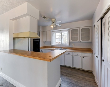 4417 Berkley Avenue - Photo Thumbnail 3