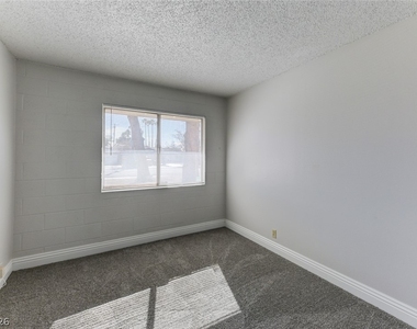 4417 Berkley Avenue - Photo Thumbnail 5